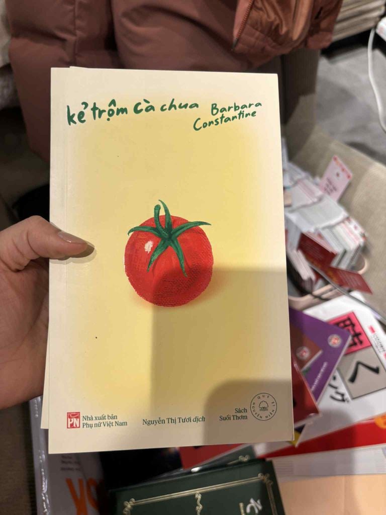 KẺ TRỘM CÀ CHUA - tiểu thuyết