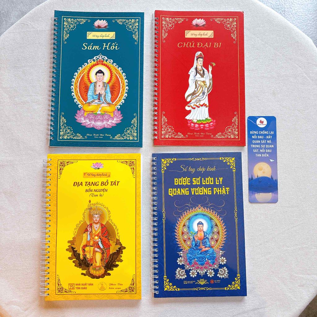 Combo chép kinh 4 quyển: Kinh Địa Tạng Bồ Tát, Kinh Dược Sư, Kinh Chú Đại Bi, Kinh Sám Hối (Tặng bút+ vòng)