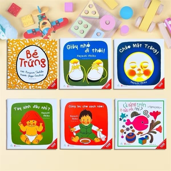 Combo ehon ( Tay xinh đâu nhỉ + Chào mặt trăng Bé trứng + Cùng lau cho sạch nào + Giày nhỏ đi thôi + Cá vàng trốn đâu rồi nhỉ )