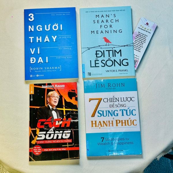 Combo: 3 Người Thầy Vĩ Đại+ Đi Tìm Lẽ Sống + Cách Sống + 7 Chiến Lược Để Sống Sung Túc và Hạnh Phúc