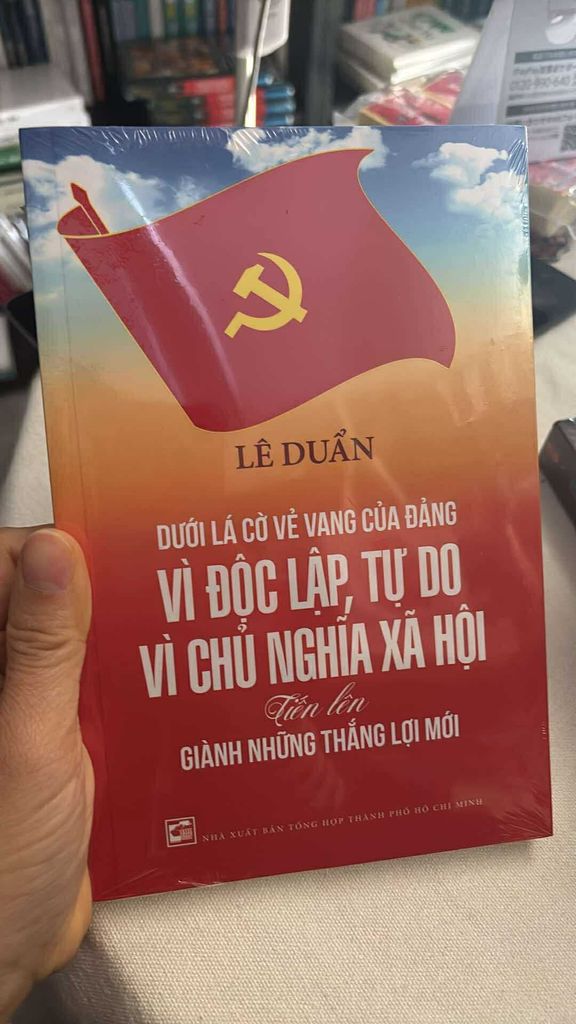 Dưới lá cờ vẻ vang của Đảng - Vì độc lập tự do vì chủ nghĩa xã hội tiến lên giành những thắng lợi mới