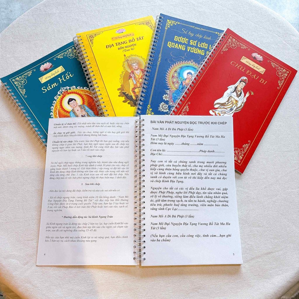 Combo chép kinh 4 quyển: Kinh Địa Tạng Bồ Tát, Kinh Dược Sư, Kinh Chú Đại Bi, Kinh Sám Hối (Tặng bút+ vòng)