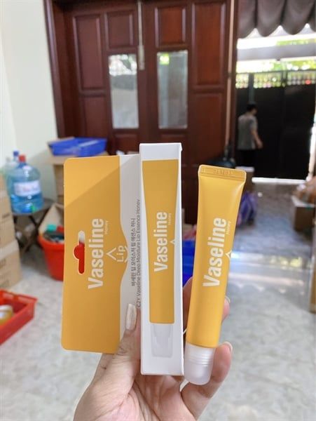 Son dưỡng C2Y Vaseline Deep Moisture Lip Essence (22/09/2028)