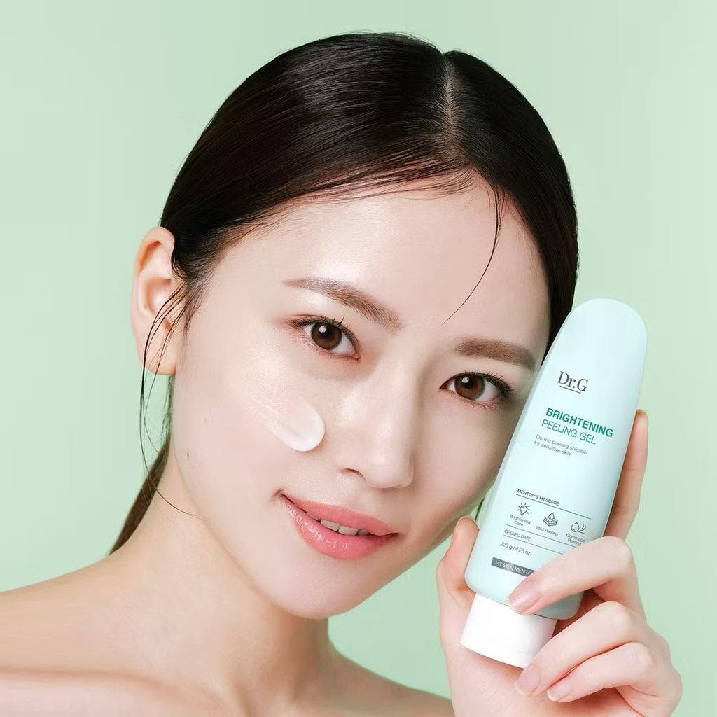 Tẩy Tế Bào Chết Dạng Gel Dịu Nhẹ, Làm Sáng Da Dr.G Brightening Peeling Gel 120g