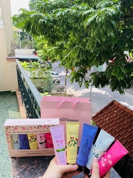 Set Kem Dưỡng Da Tay MediFlower The Secret Garden Hand Cream 50g