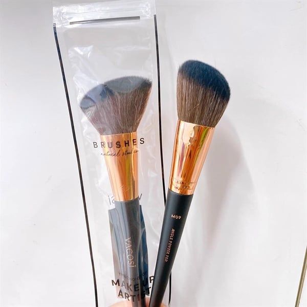 M09 - Cọ Khối & Má Hồng Vacosi Angle Powder Pro Brush