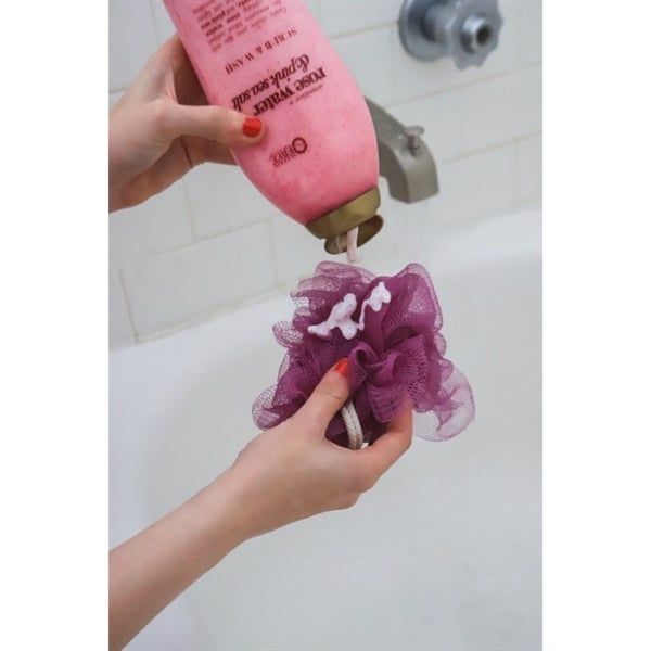 Sữa Tắm Tẩy TBC Ogx Scrub & Wash 577ml