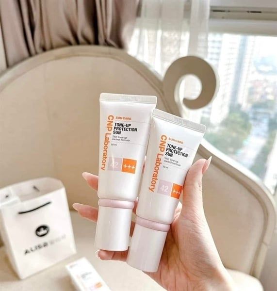 Kem Chống Nắng CNP Laboratory Tone-Up Protection Sun (03/2027)