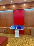  Màn Hình Cảm Ứng Kiosk HUSHIDA WSCM-55 55inch - Tấm Nền SAMSUNG, LG, BOE 