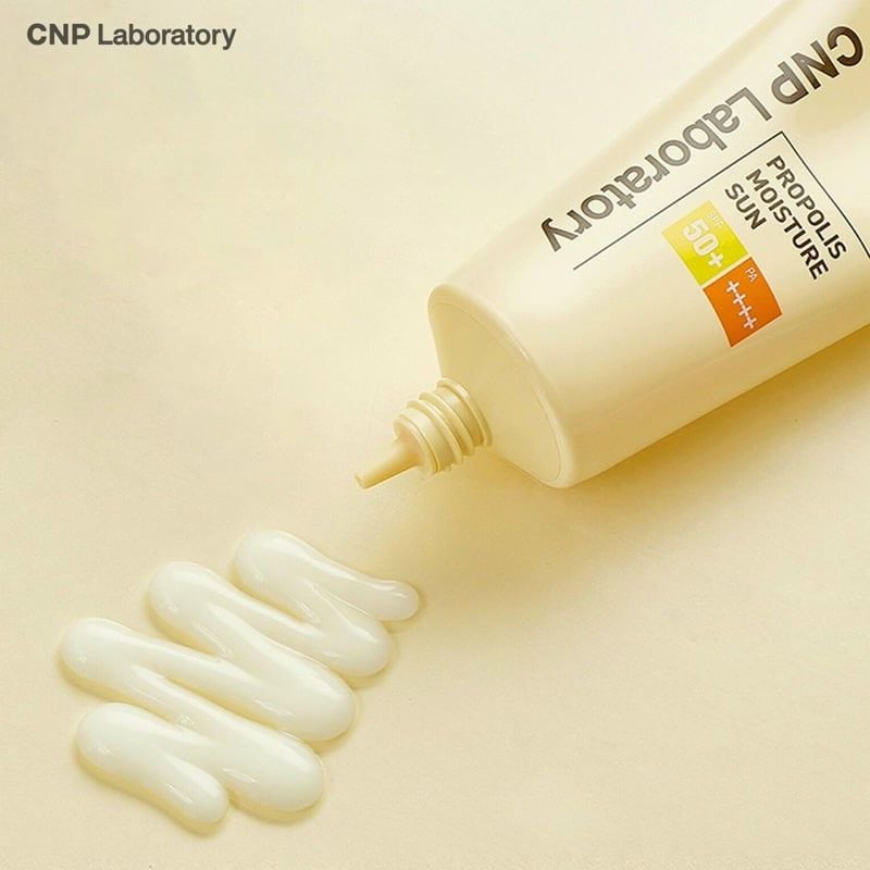 Kem chống nắng keo ong cấp ẩm cho da hỗn hợp thiên khô CNP Propolis Moisture Sun 50ml