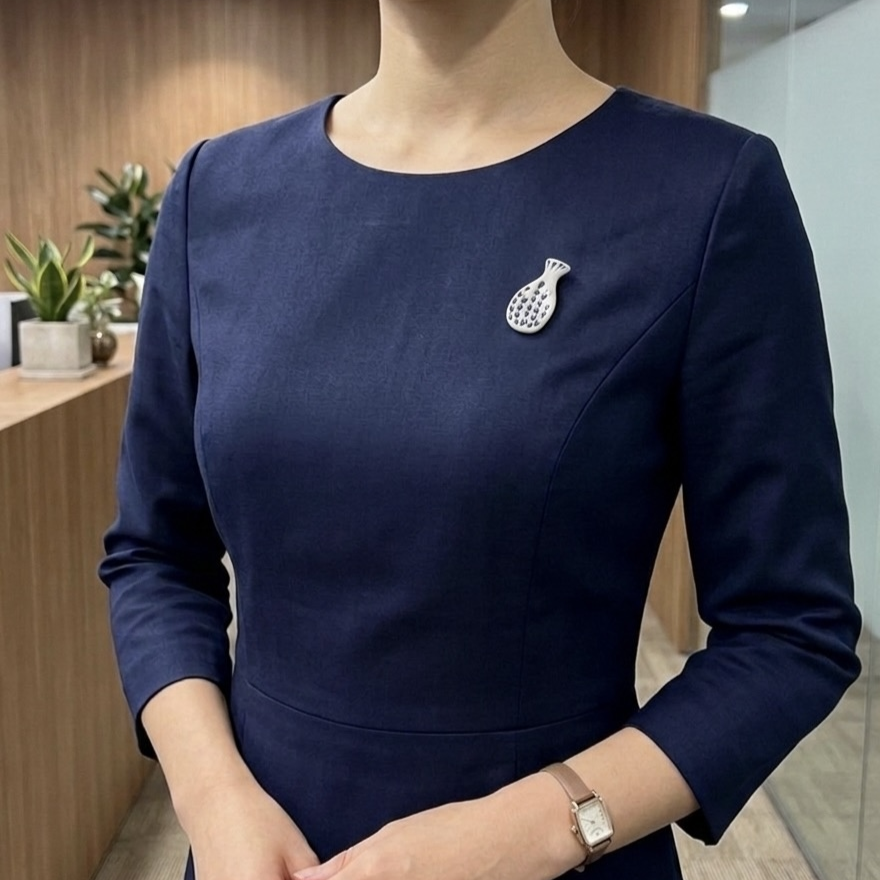 Cài áo gốm thủ công, Bát Tràng (bình bông tim trắng)