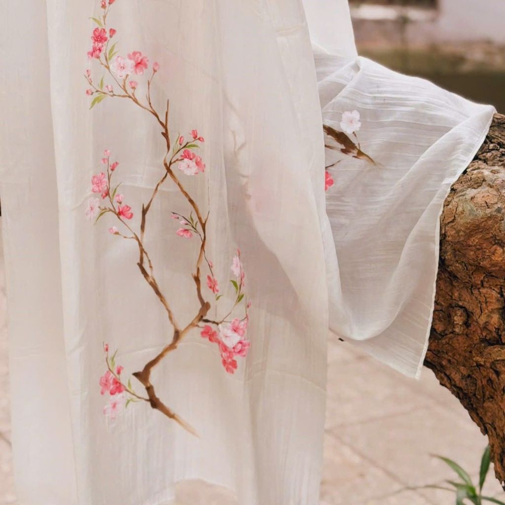 Khăn tơ lụa vẽ hoa