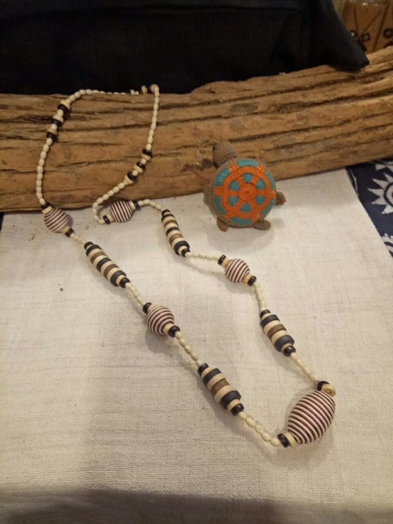 Vòng cổ cuốn sợi/ Thread-Wrapped Necklace