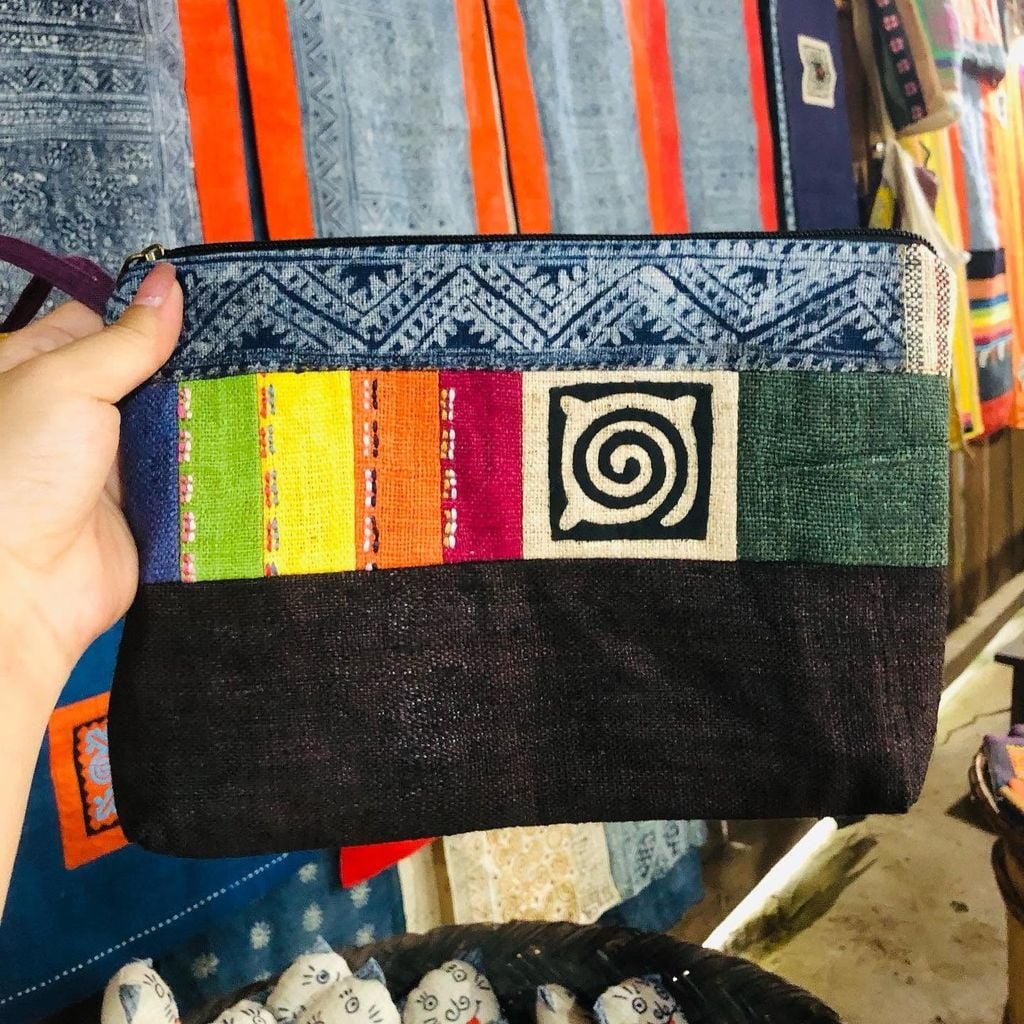 Ví thổ cẩm cầm tay, Hà Giang
