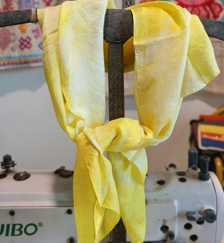 Khăn lụa vuông, Hoa Tiến/ Hoa Tien Handwoven Square Silk Scarf