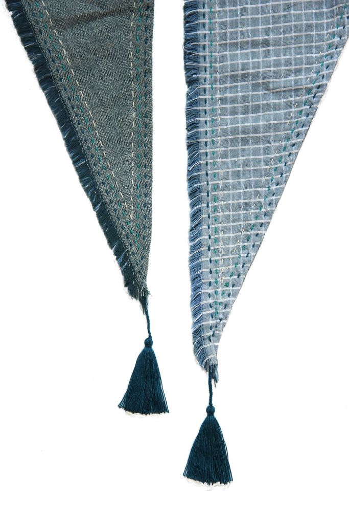 Khăn tam giác Hmong