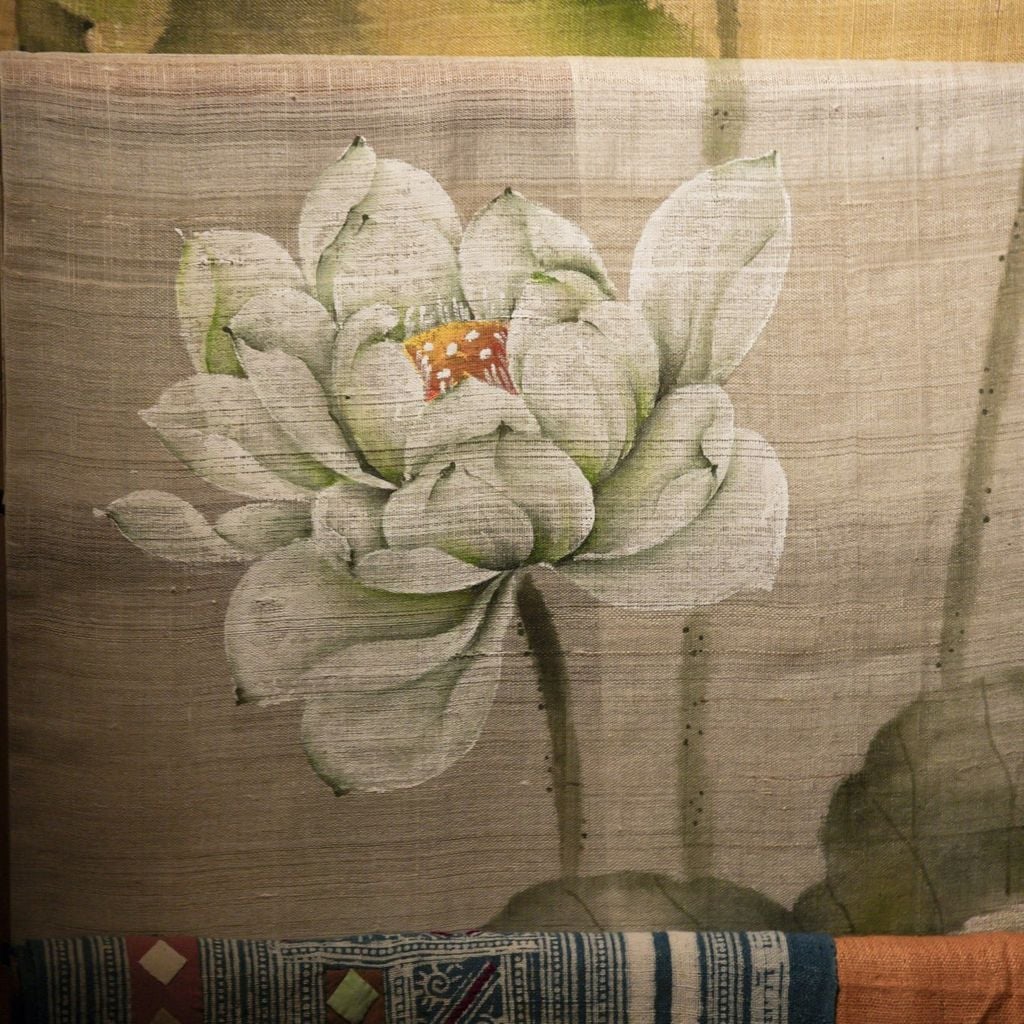 Khăn đũi tơ tằm thêu hoa