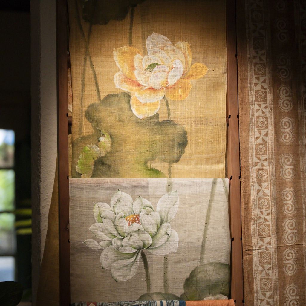 Khăn đũi tơ tằm thêu hoa