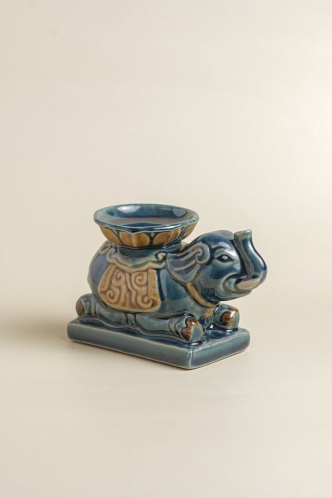 Voi gốm màu lam Hiên Vân