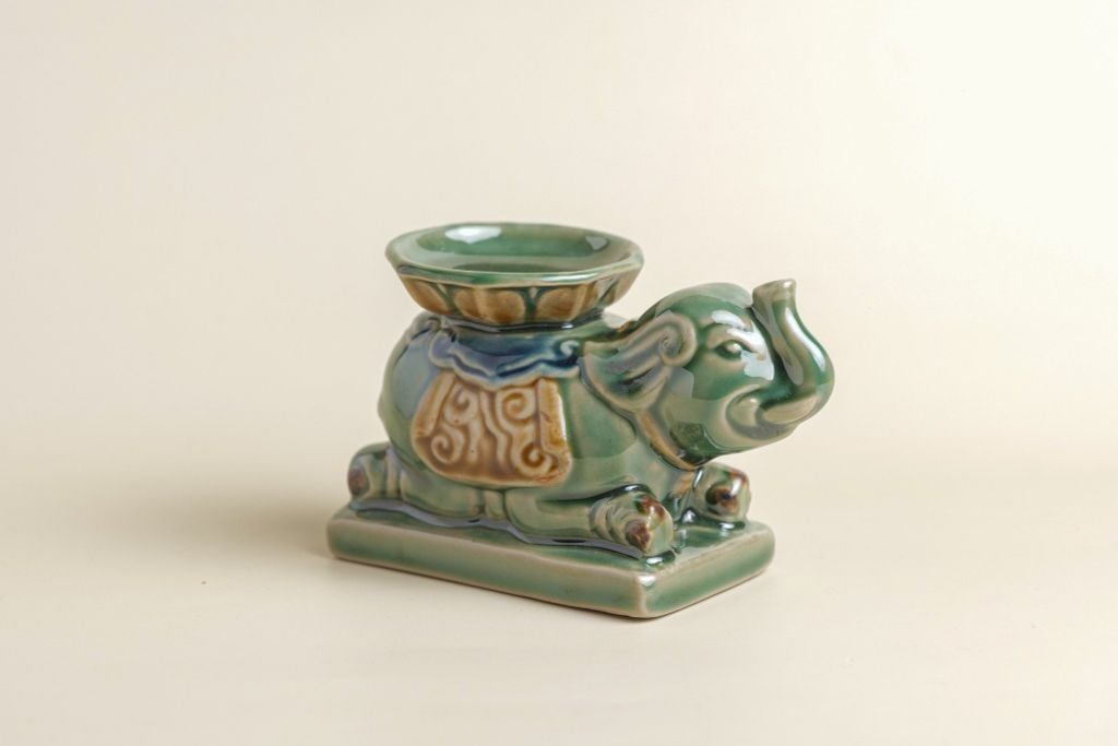 Voi gốm màu lục Hiên Vân