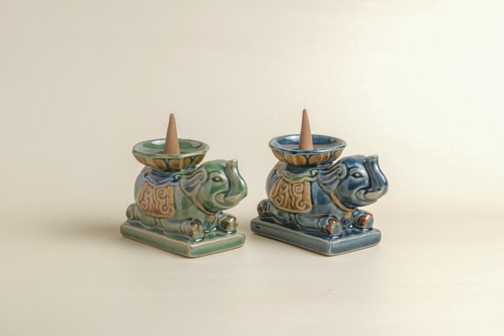 Voi gốm màu lam Hiên Vân