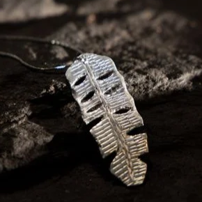 Dây chuyền đồng mạ bạc, gò thủ công/ Artisan Hammered Brass Necklace – Silver Finish