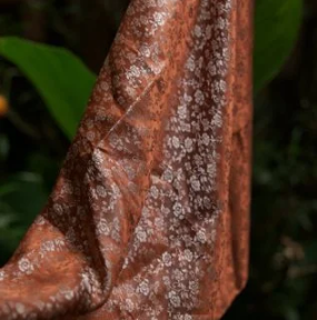 Khăn lụa gấm