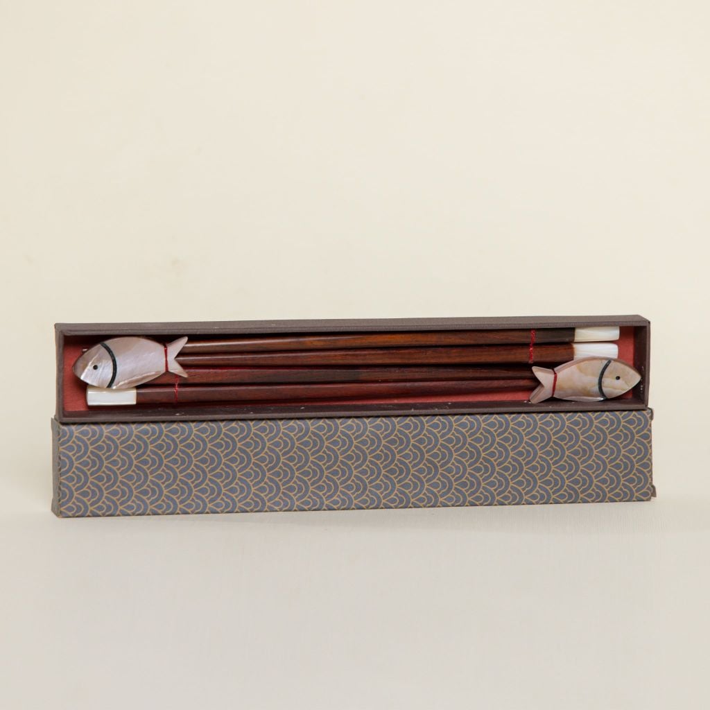 Bộ đũa Đuôi Trai