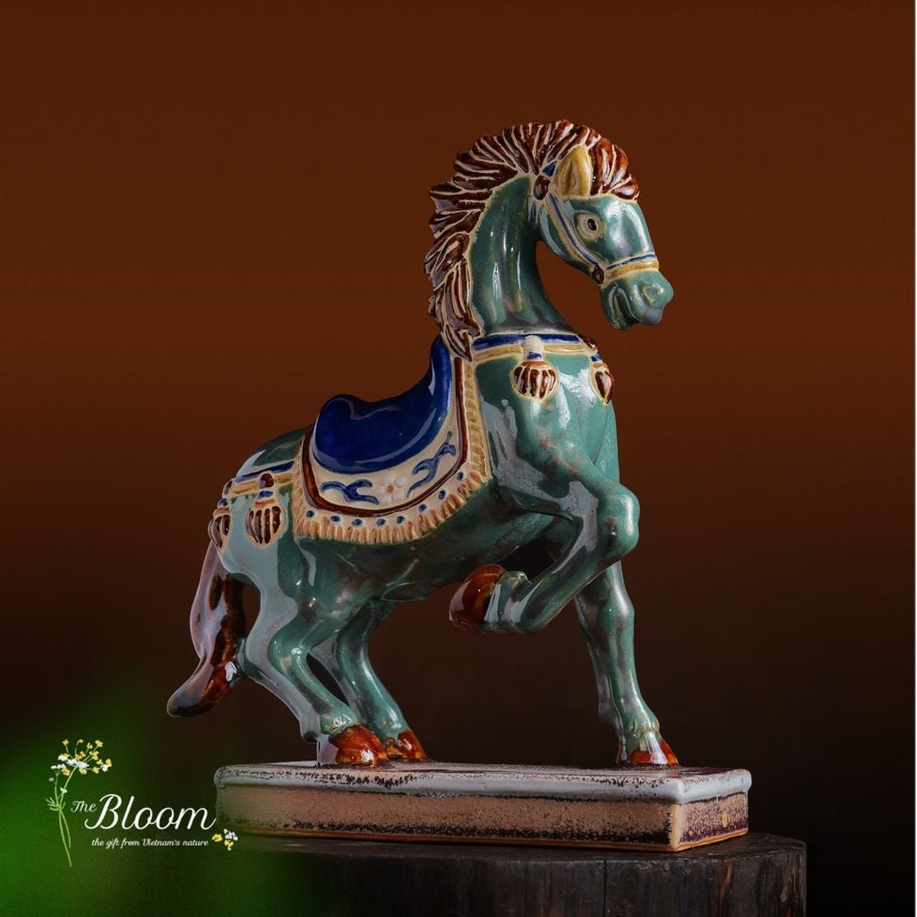 Ngựa tung vó, Biên Hòa (Tượng ngựa đá chân)