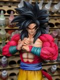 Capsule Studio - Goku SSJ4 - Dragon Ball 
