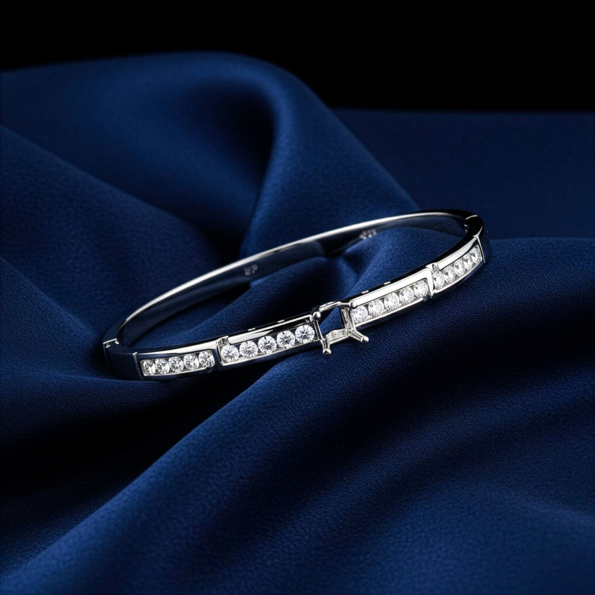 ACCENTED SEMI-SET BANGLE