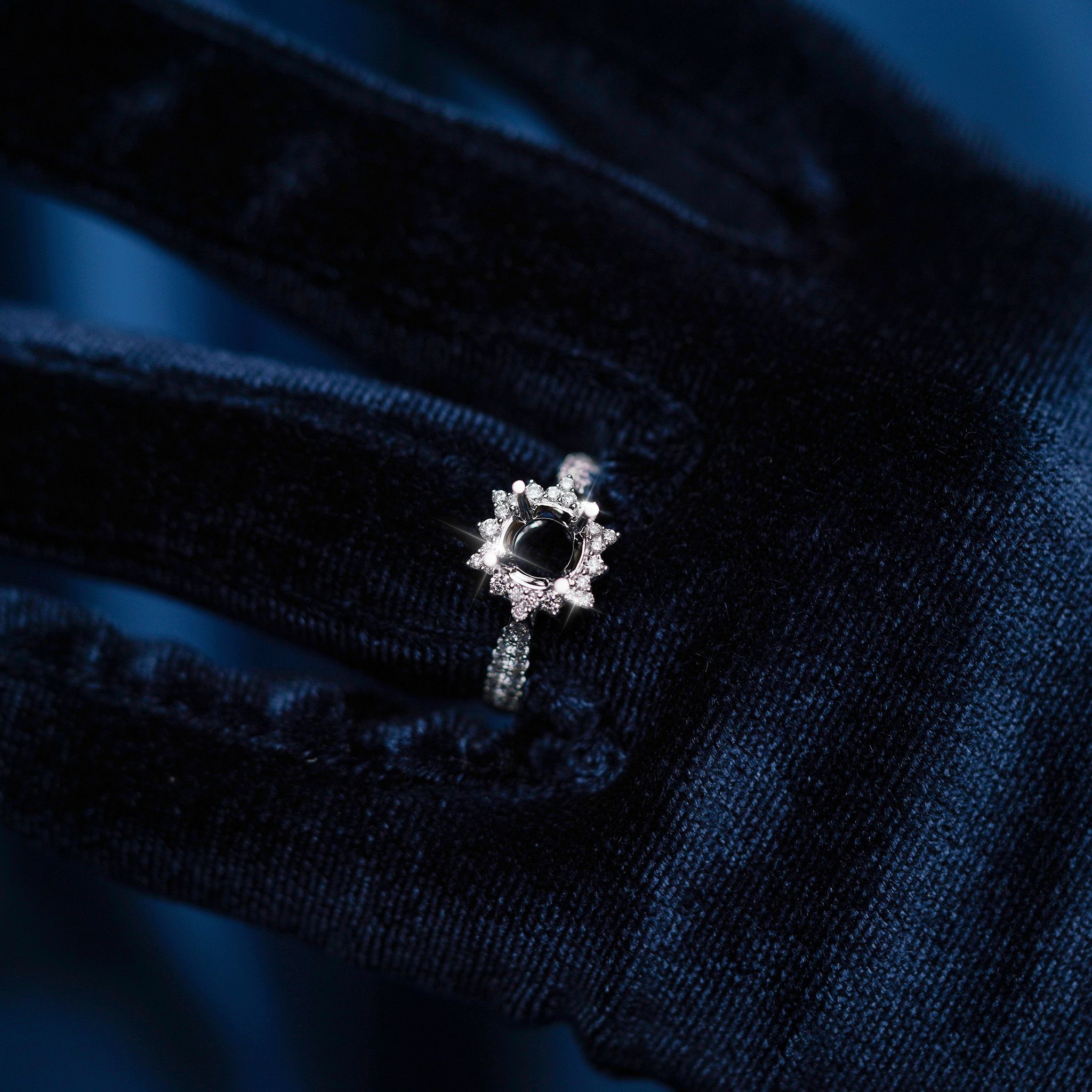ACCENTED SNOWFLAKE SEMI-SET ENGAGEMENT RING