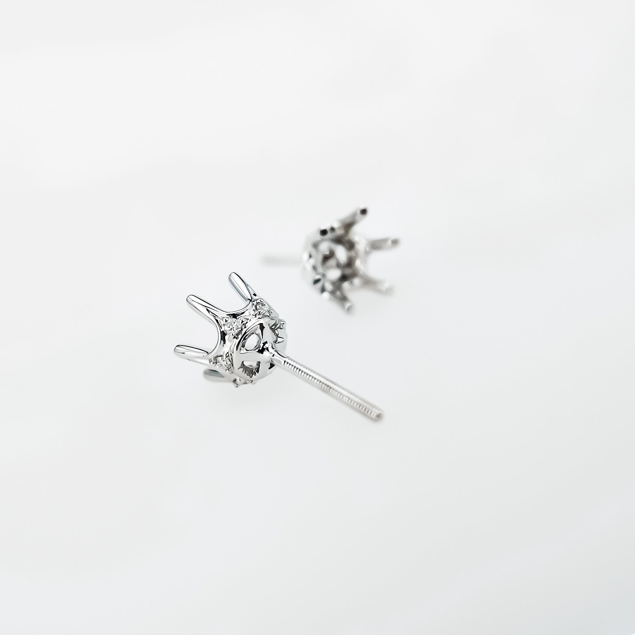 CLASSIC SEMI-SET STUD EARRINGS