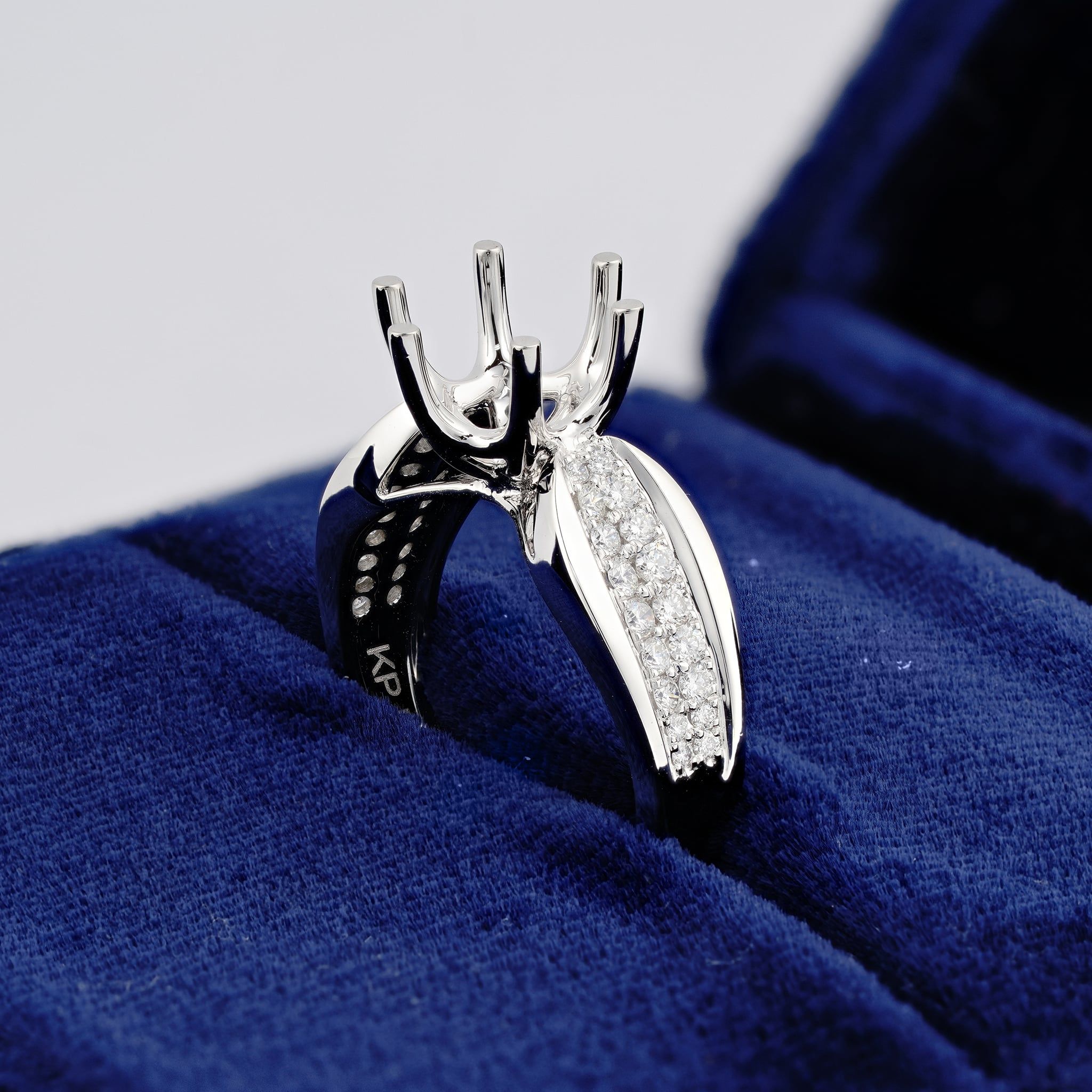 CROWN SWIRL SHOULDER SEMI-SET RING