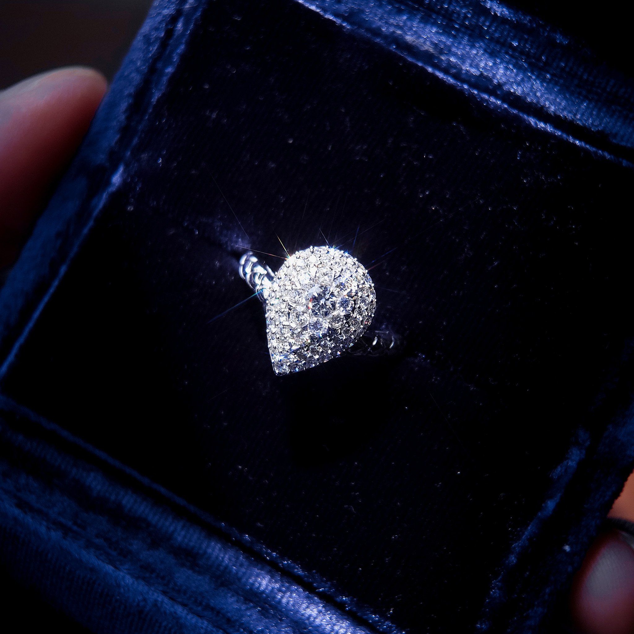 PEAR HALO CLUSTER RING