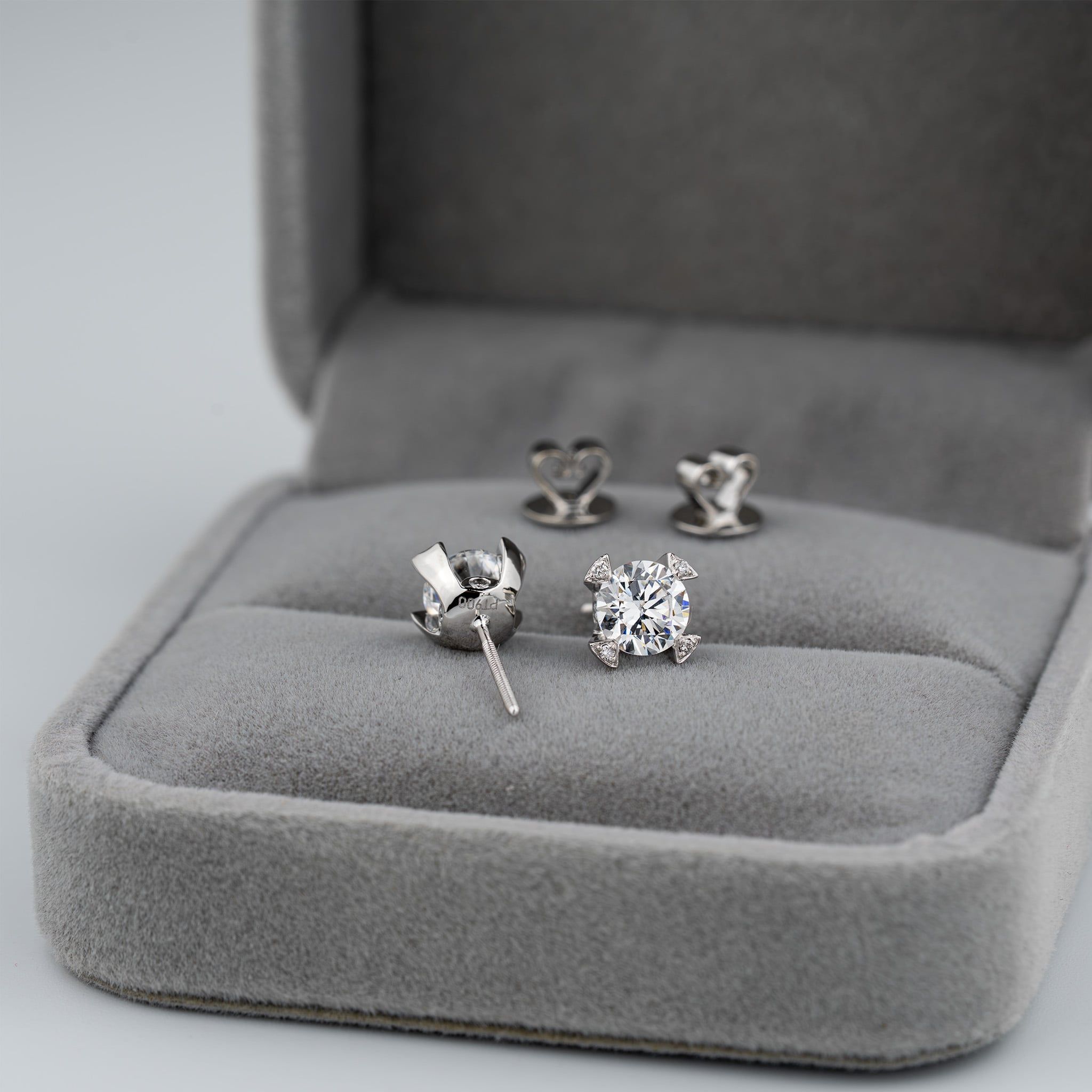 SOLITAIRE STUD EARRINGS