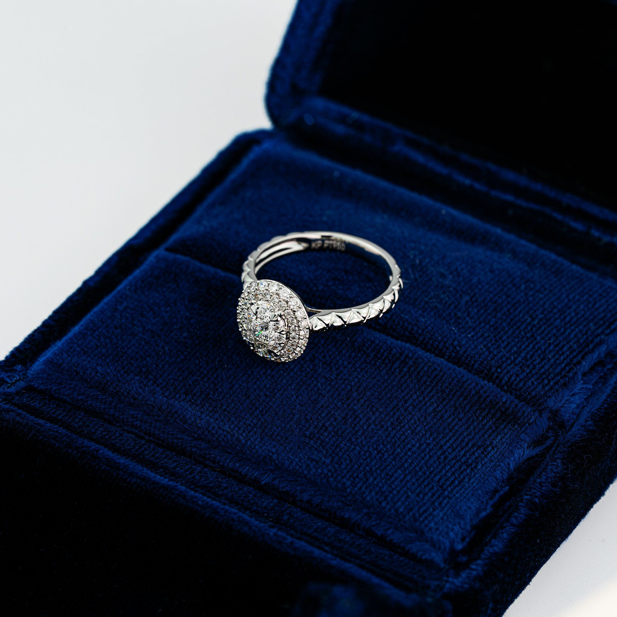 OVAL HALO CLUSTER RING