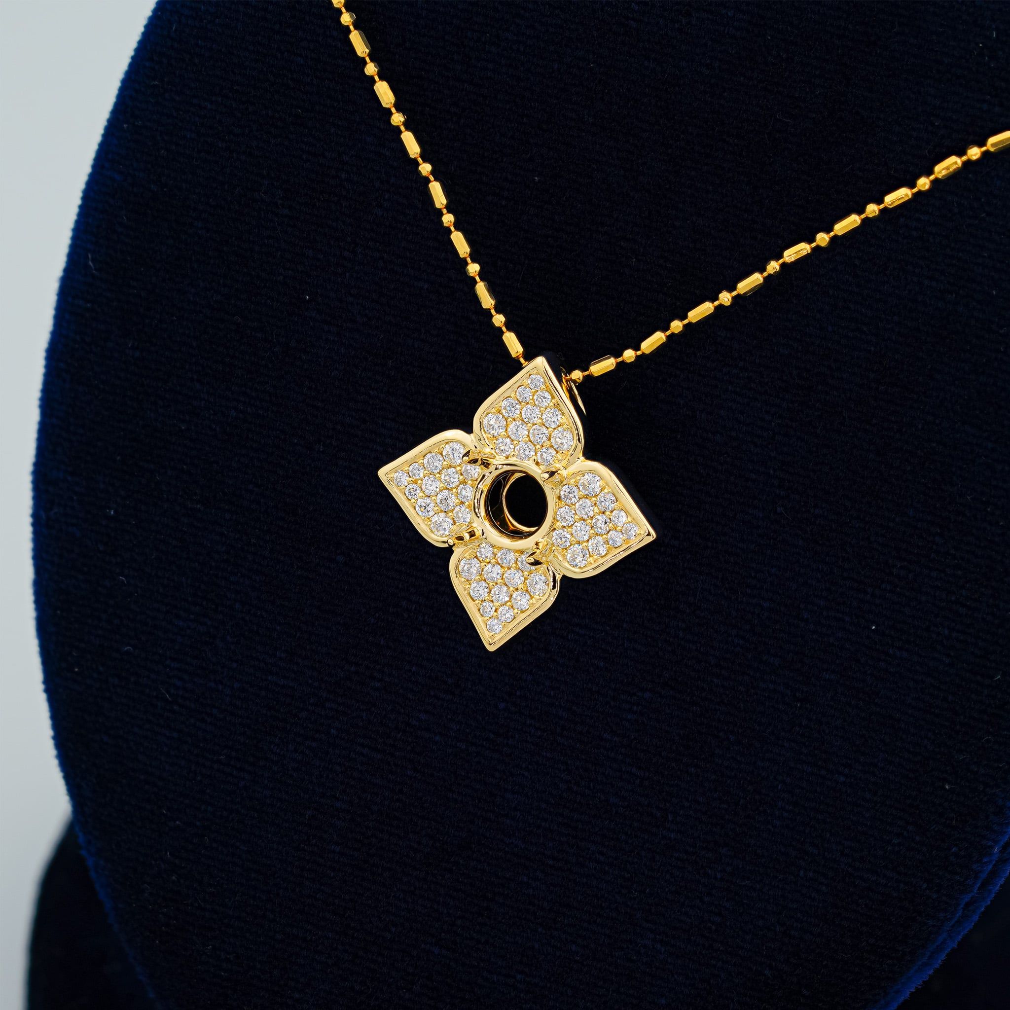 QUATERFOIL PAVÉ SEMI-SET PENDANT