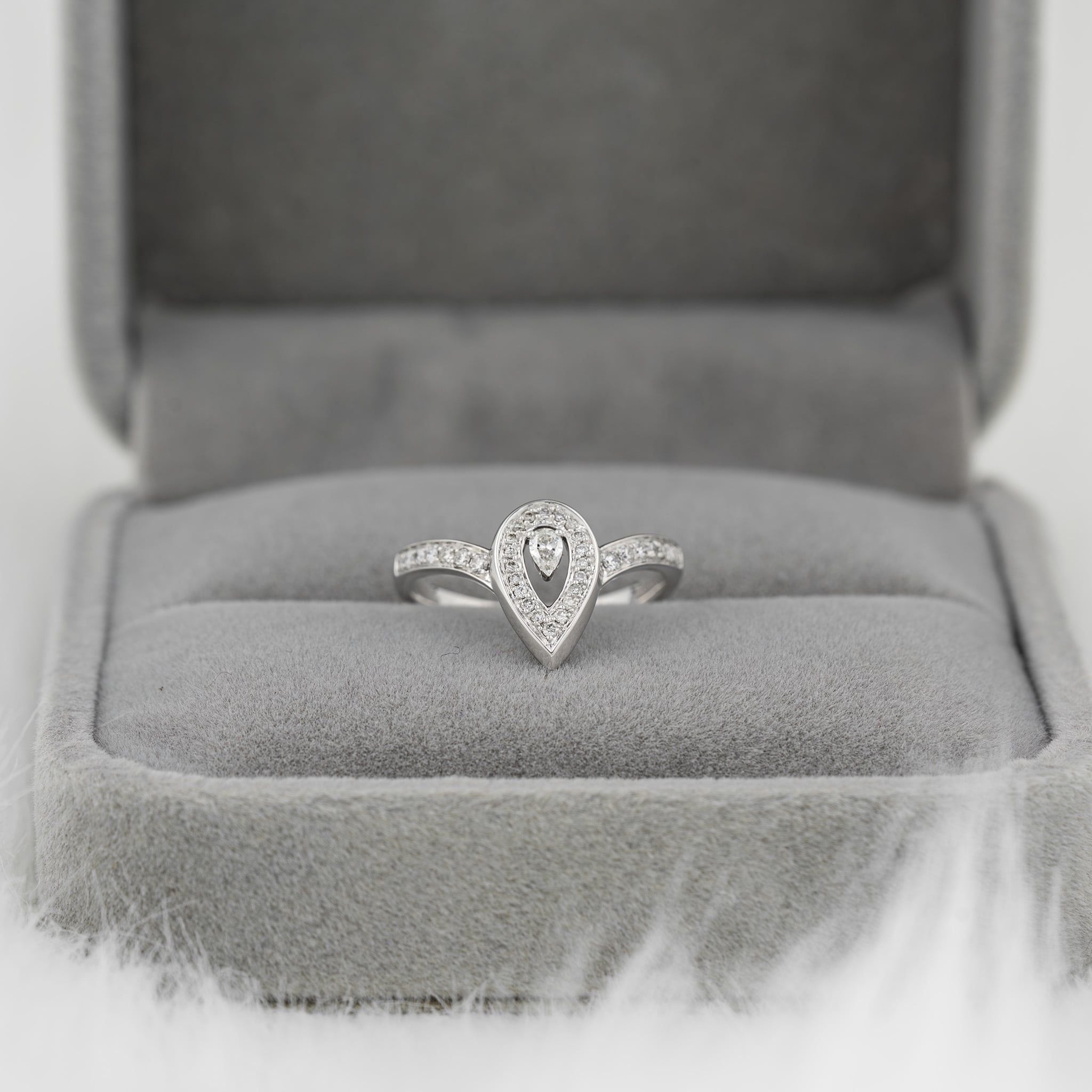 OPEN-APERTURE PEAR BAND