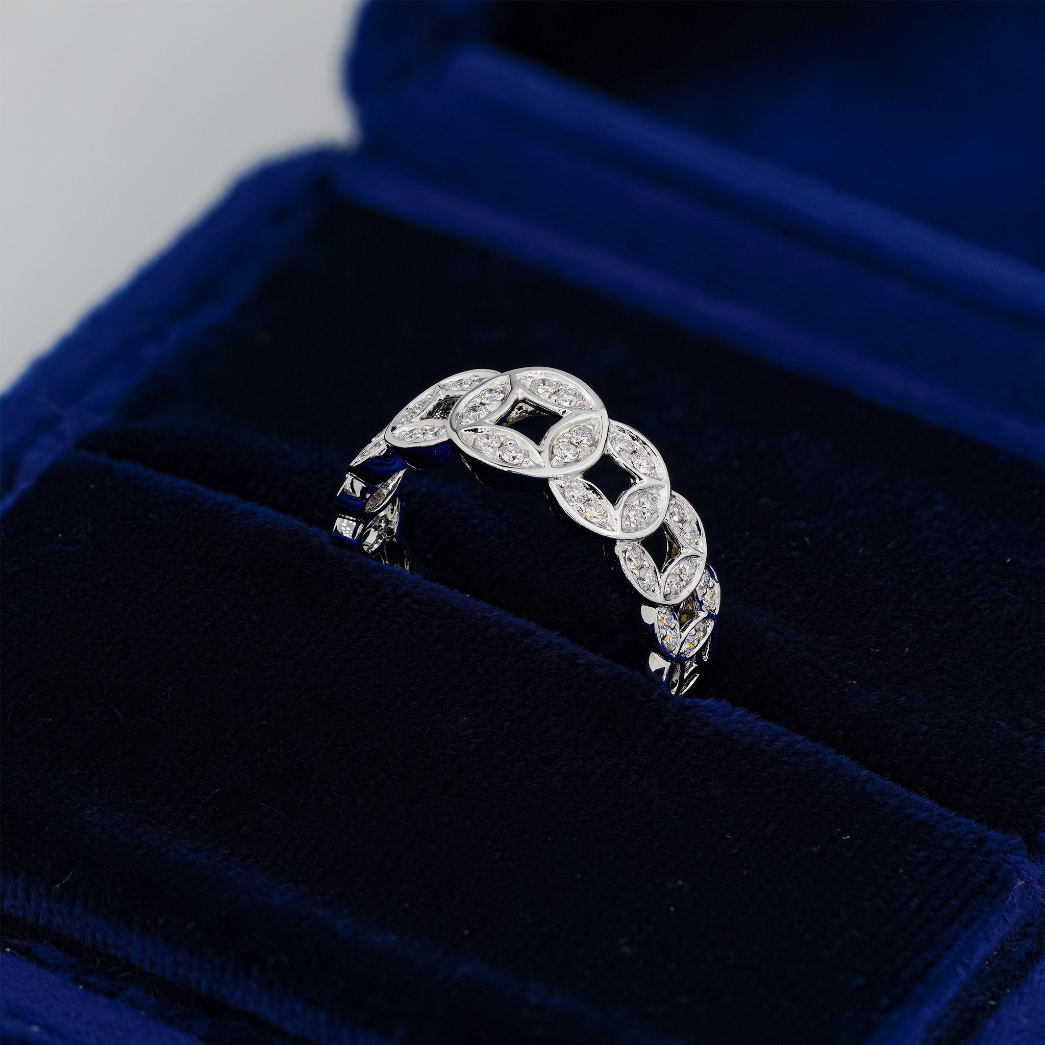 INTERLOCKING AUSPICIOUS COIN BAND