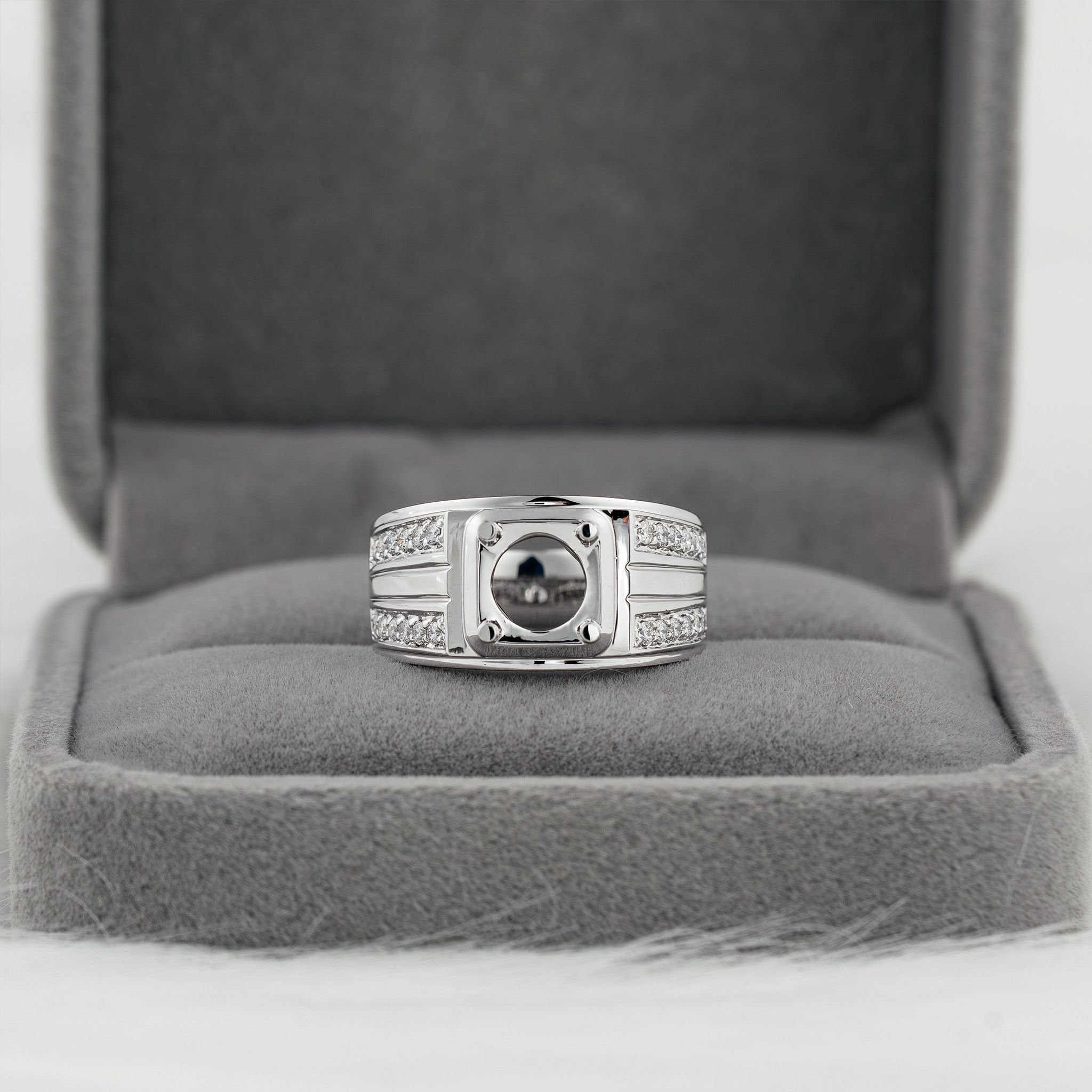 GEOMETRIC SQUARE COLLET SEMI-SET MEN RING