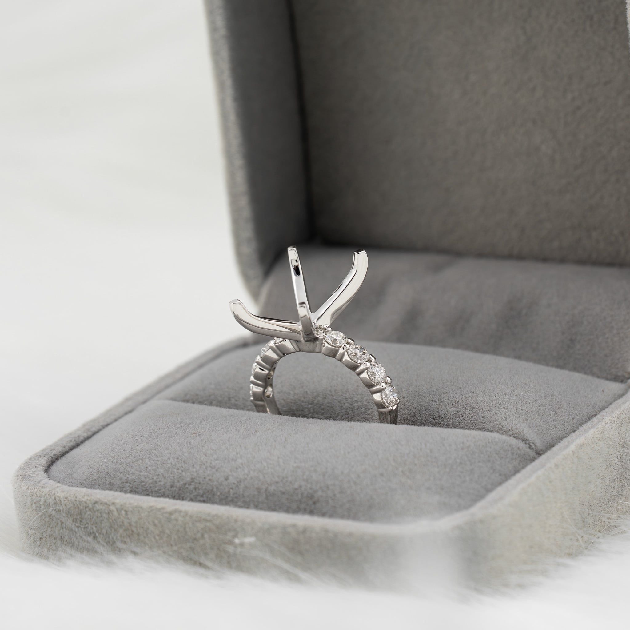 EMERALD SEMI-SET RING