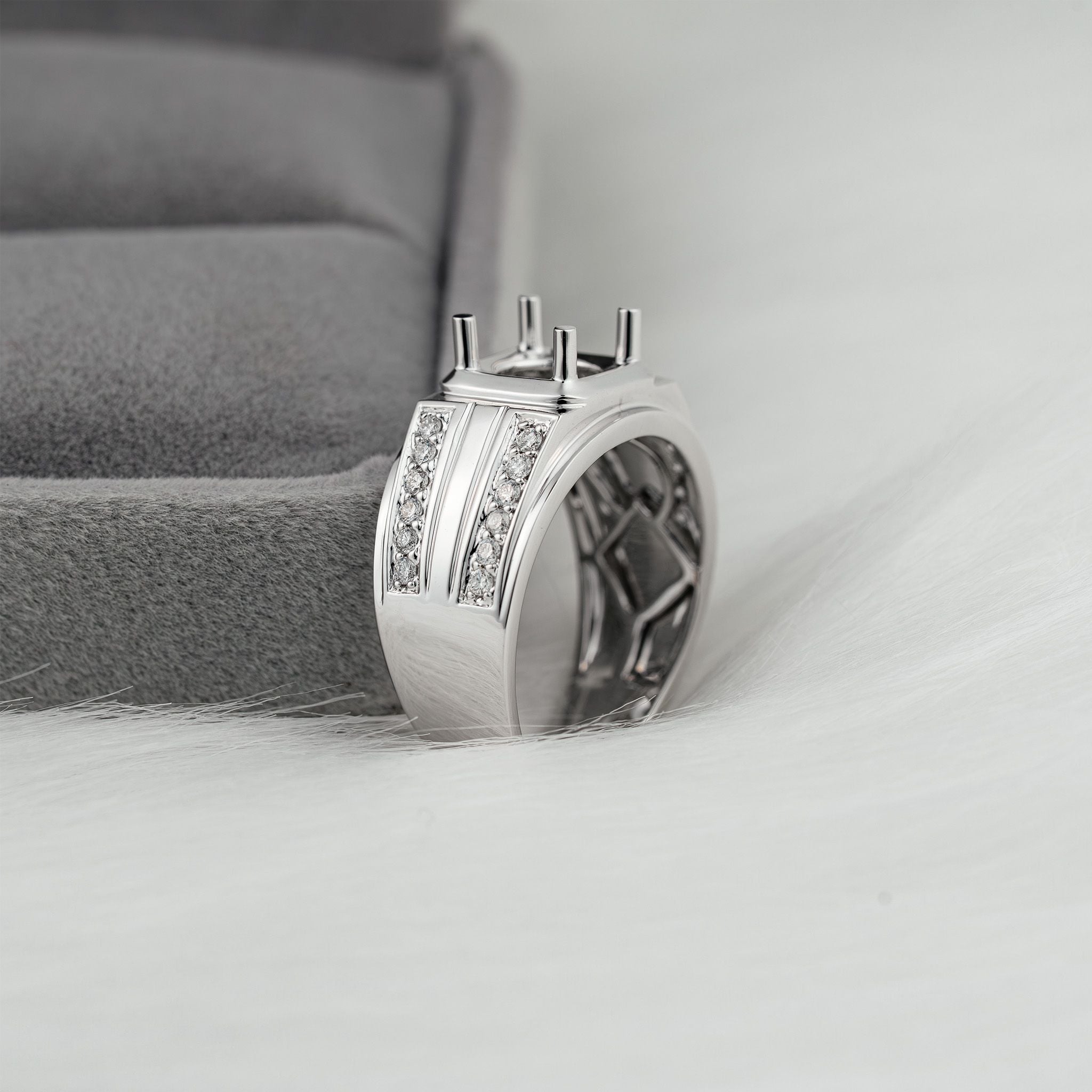 GEOMETRIC SQUARE COLLET SEMI-SET MEN RING