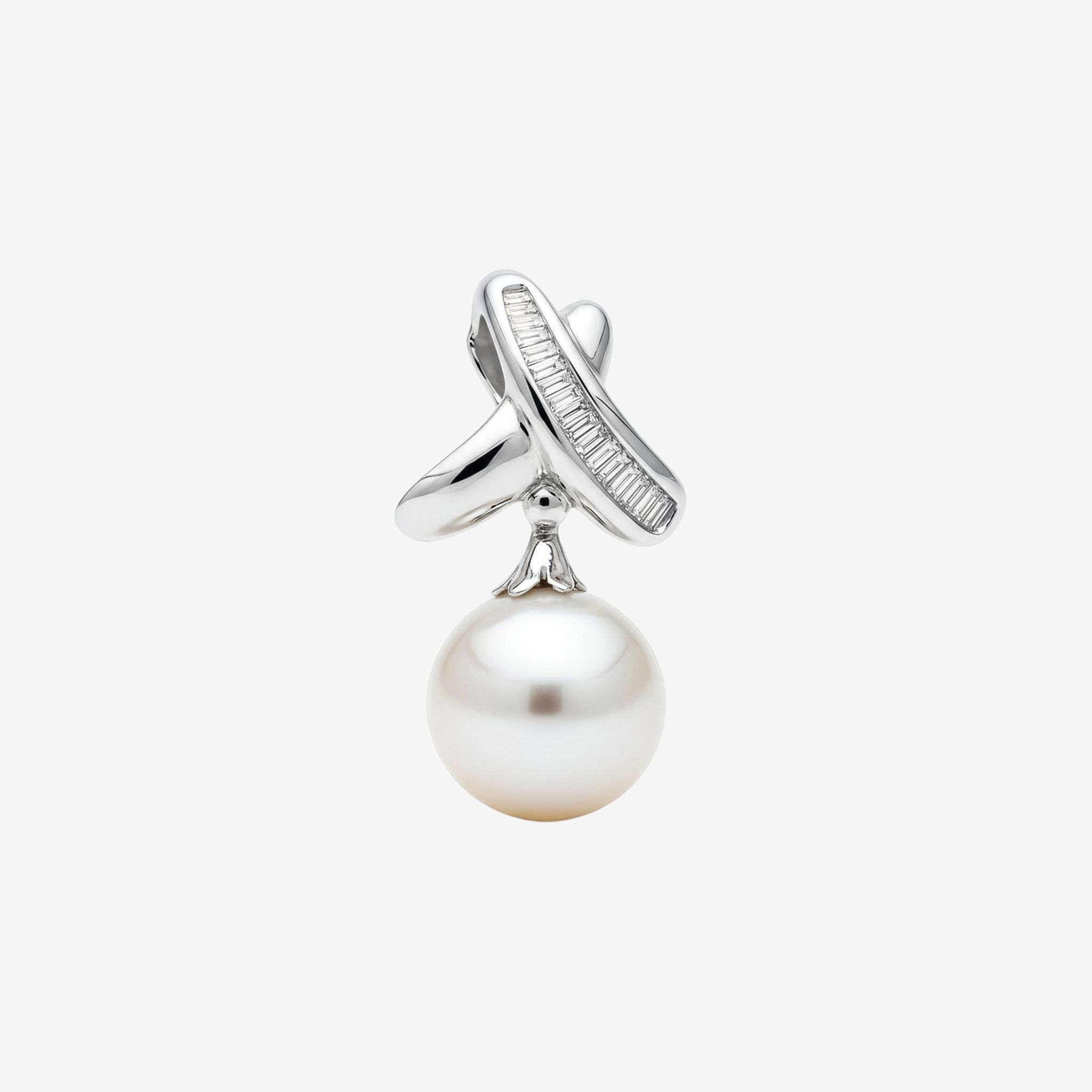 CONTEMPORARY INTERSECT PEARL PENDANT