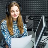  FIFINE K669B Mic thu âm cổng USB phù hợp cho STREAMING, VOCAL RECORDING, PODCASTING ON COMPUTER 