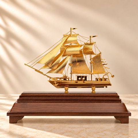 Mô Hình Thuyền Buồm Mạ Vàng 24K