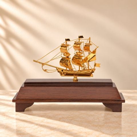 Mô Hình Thuyền Buồm Mạ Vàng 24K