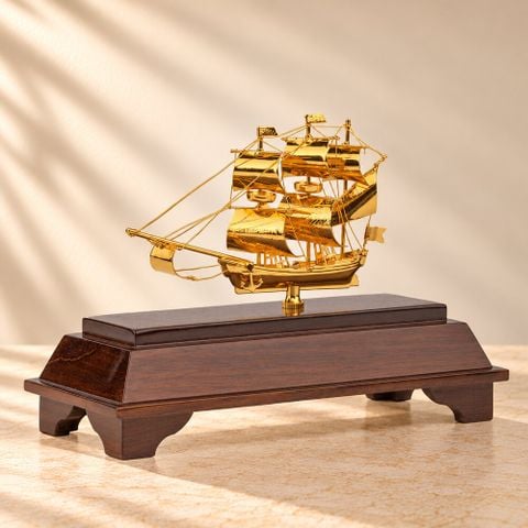 Mô Hình Thuyền Buồm Mạ Vàng 24K