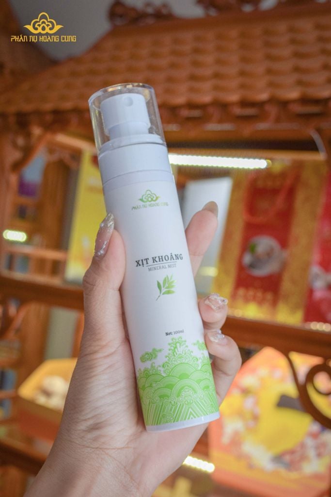 Combo Thanh Lọc Da – Sạch Mụn Phấn Nụ Hoàng Cung: Xịt Khoáng Trà Xanh + Phấn Ngừa Mụn 25g