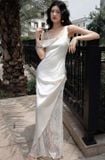  Đầm trắng lệch vai xẻ tà ren quyến rũ TRIO JI 